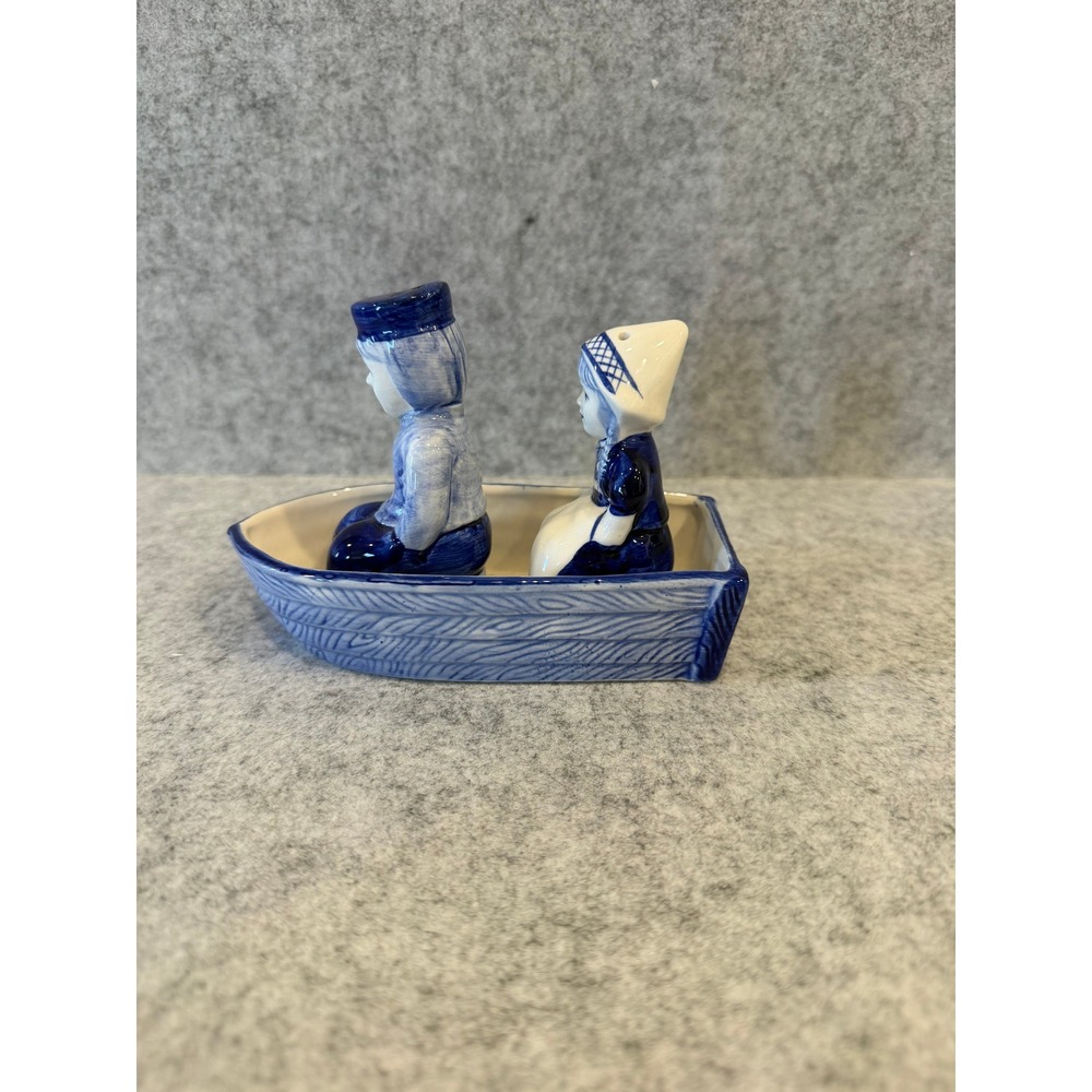 Delft Blue Salt and Pepper Shaker Set - Dutch Boy and Girl Sitting in Boat - Picture 8 of 8